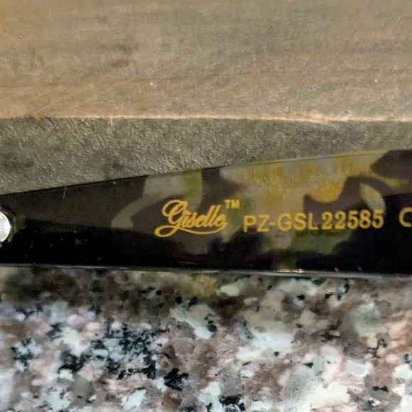 Stylish Black Sunglasses - Picture 7 of 7